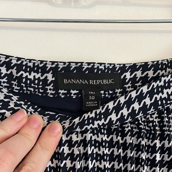 Long pleated houndstooth skirt - Picture 2 of 3